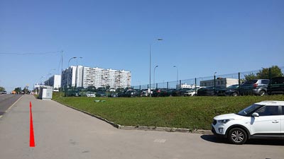 Вдоль по Ясеневой улице мимо парковки